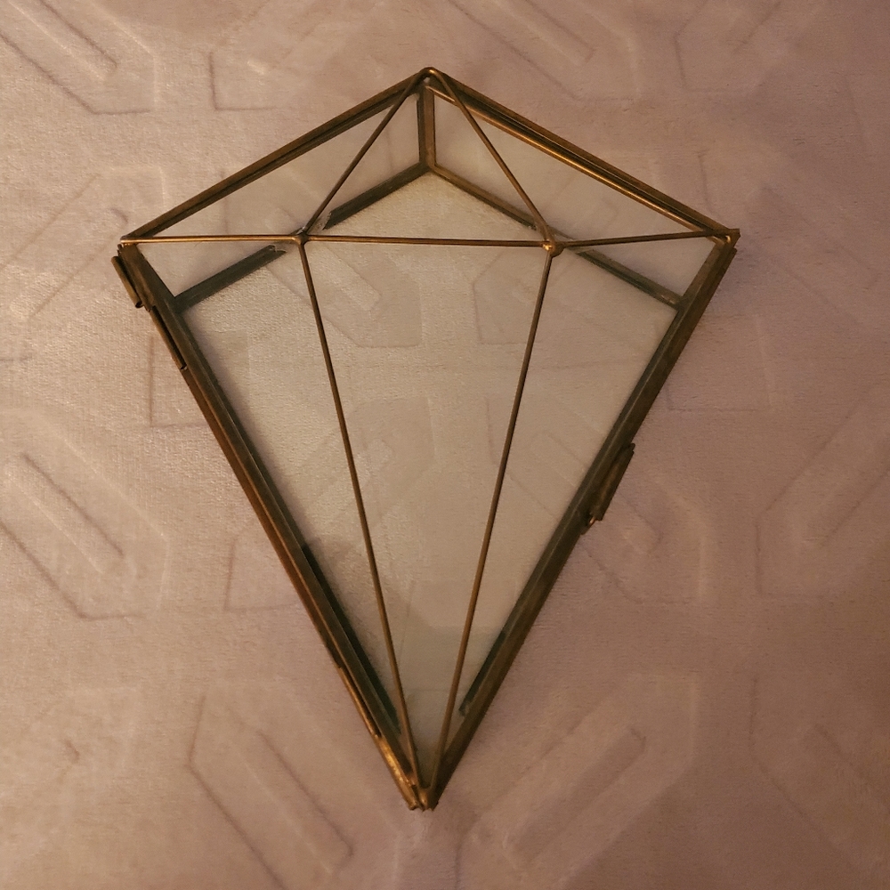 Diamond shaped glass jewelry box ✨️